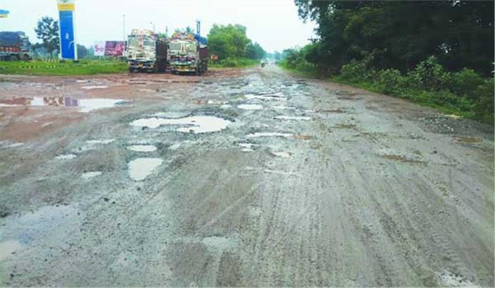 राष्ट्रीय राजमार्ग का बुरा हाल