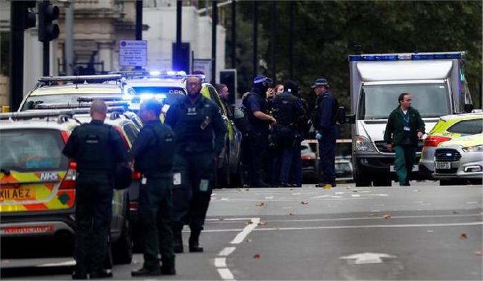 लंदन:  कार की टक्कर में कई घायल