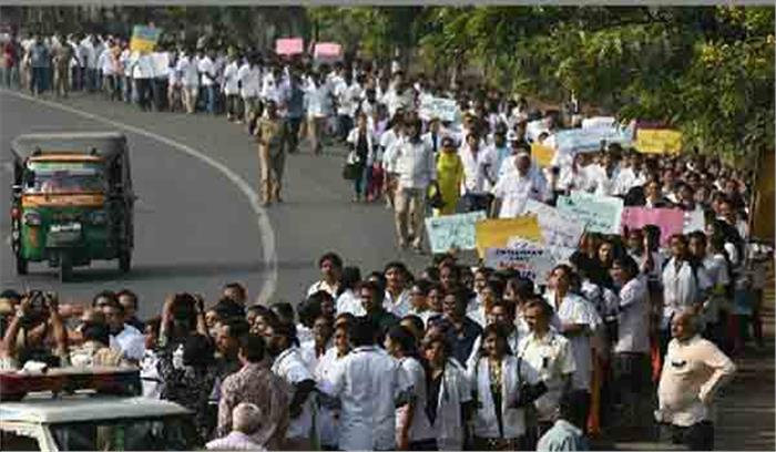 चिकित्सक रहे हड़ताल पर, ओपीडी सेवाएं ठप