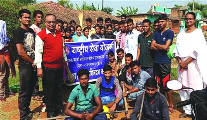 छात्र स्वामी विवेकानंद के आदर्शों पर चले