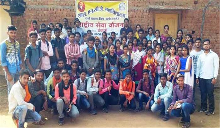 ग्रामवासियों को मतदान के लिए दिलाया गया संकल्प