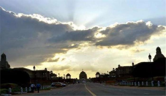 दिल्ली में सुबह बदली छाई, मौसम में ठंडक