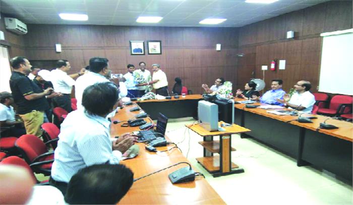 राष्ट्रीय रेल पुरस्कार समारोह में पुरस्कृत कर्मियों का सम्मान