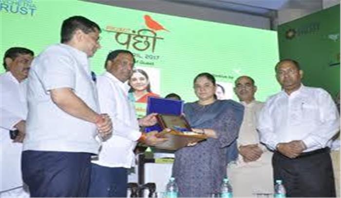 पक्षी के बिना प्रकृति अधूरी: मेनका