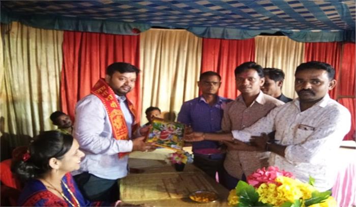 झांकी प्रतियोगिता में शामिल हुए युवा नेता उत्पल साहू झांकी प्रतियोगिता में शामिल हुए युवा नेता उत्पल साहू