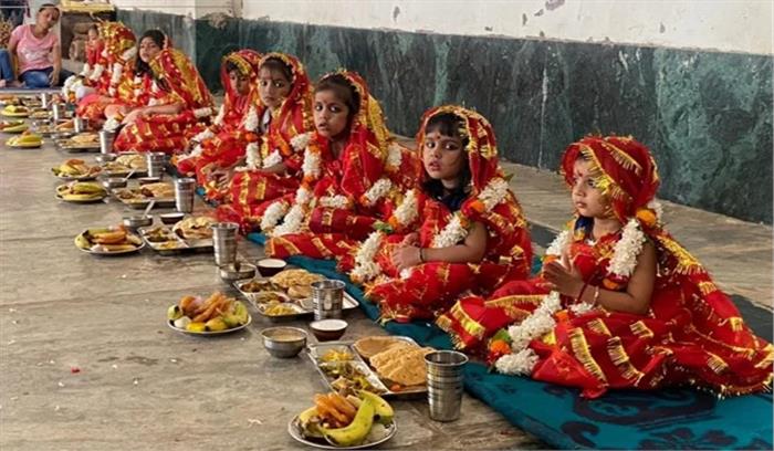 नवमी पर कन्या भोज के साथ देवी प्रतिमाओं का विसर्जन शुरू