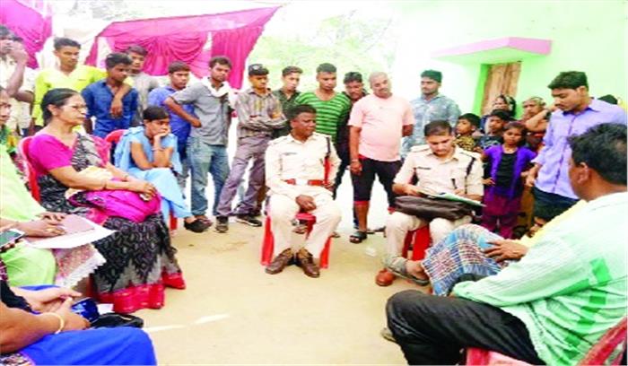 कम उम्र दूल्हे की बारात निकलने से पहले पहुंची टीम