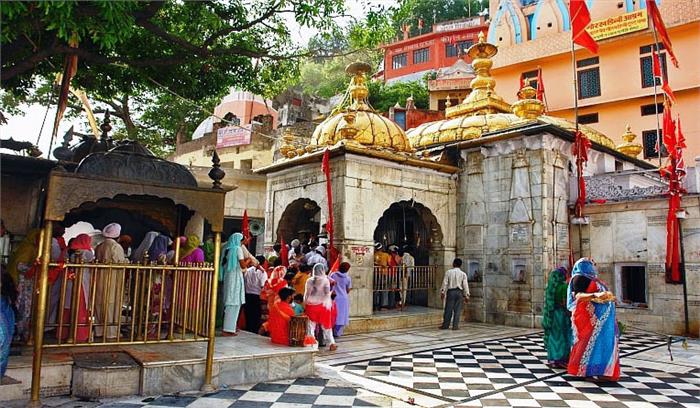 नवरात्रि पर हिमाचल के मंदिरों में श्रद्धालुओं की भीड़ उमड़ी