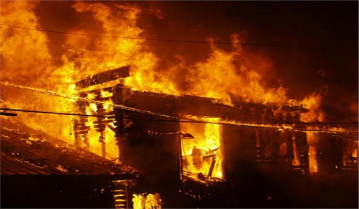 बिहार: दुकानों में आग लगने में पांच लाख की संपत्ति खाक