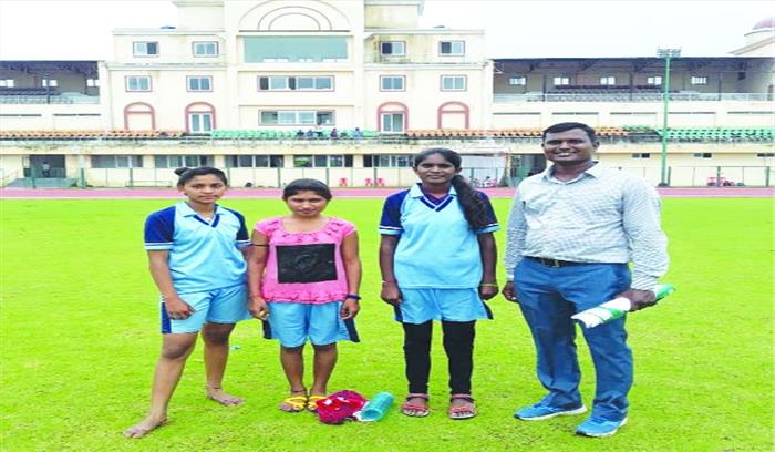 राज्य स्तरीय एथलेटिक्स हेतु तीन छात्राओं का चयन