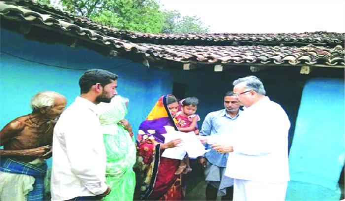 रमन ने नक्सल हमले में शहीद जवान की पत्नी को दी एएसआई की नौकरी