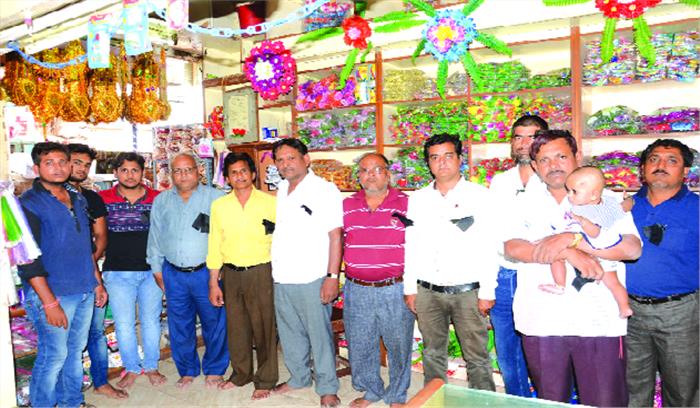 नक्सलवाद का व्यापारियों ने काली पट्टी लगाकर किया विरोध