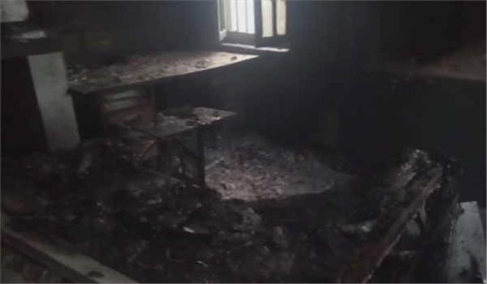 बिहार: नक्सलियों ने रेलवे स्टेशन फूंका,  2 रेलकर्मी अगवा