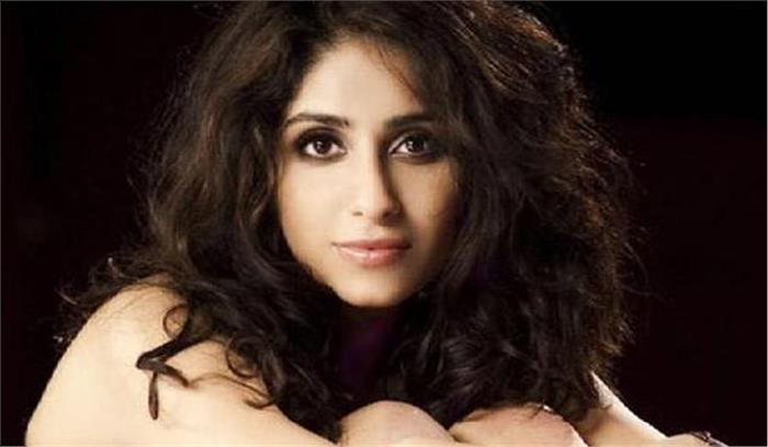 मैंनेआवारी में मिथुन के साथ काम का बहुत आनंद उठाया : नेहा भसीन