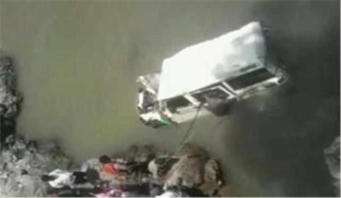 नेपाल की महाकाली नदी में गिरी जीप, 11 लोगों की मौत​​​​​​​