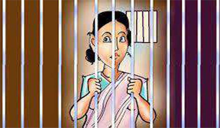 नेपाल अन्तर्राष्ट्रीय सीमा पर 150 बोतल शराब बरामद, दो महिला गिरफ्तार