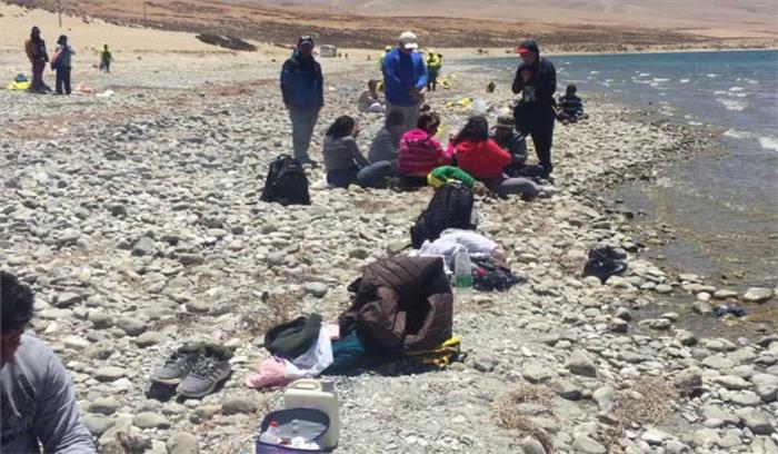 खराब मौसम से थमी कैलाश मानसरोवर यात्रा, नेपाल में फंसे 1575 तीर्थयात्री खराब मौसम से थमी कैलाश मानसरोवर यात्रा, नेपाल में फंसे 1575 तीर्थयात्री