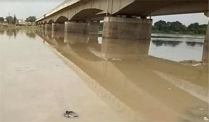 नेपाल से छोड़े गए पानी से उप्र की नदियों में उफान