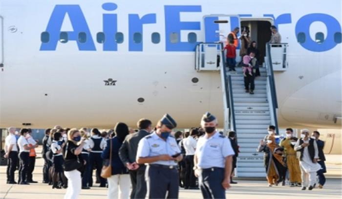 नीदरलैंड की विदेश मंत्री सिग्रिड काग ने निकासी अफरातफरी को लेकर पद से इस्तीफा दिया