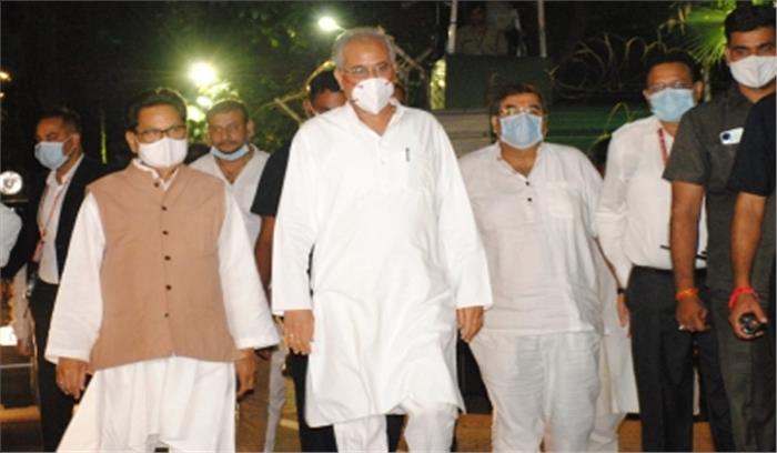 बघेल ने दिखाई ताकत, सिंह देव भी दिल्ली में मौजूद