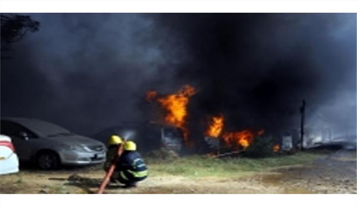 दिल्ली में 14 कारों में लगी आग