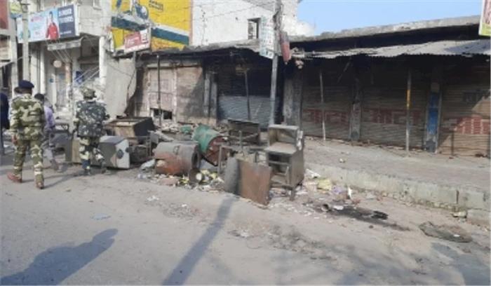 दिल्ली हिंसा : अब तक 1647 गिरफ्तार, फरार ताहिर का सुराग नहीं दिल्ली हिंसा : अब तक 1647 गिरफ्तार, फरार ताहिर का सुराग नहीं