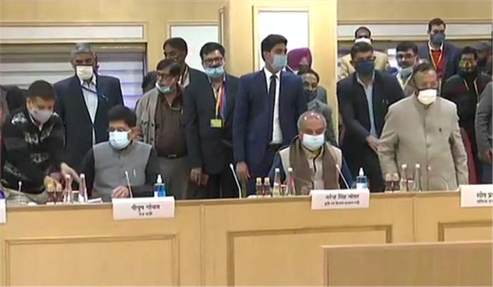 किसानों और सरकार के बीच एक ही मुद्दे पर साढ़े 3 घंटे बात चली किसानों और सरकार के बीच एक ही मुद्दे पर साढ़े 3 घंटे बात चली