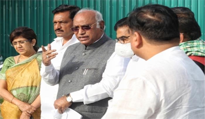 पंजाब पर कांग्रेस पैनल ने रिपोर्ट को अंतिम रूप दिया, इस सप्ताह सौंपेगी रिपोर्ट पंजाब पर कांग्रेस पैनल ने रिपोर्ट को अंतिम रूप दिया, इस सप्ताह सौंपेगी रिपोर्ट