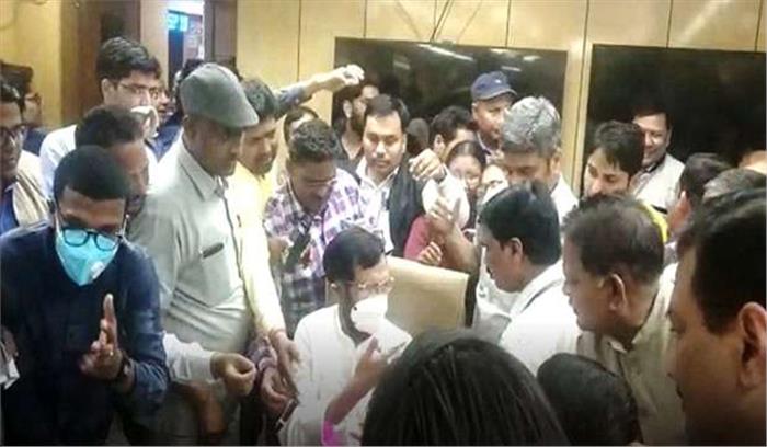 कोरोना से बचाव के लिए पासवान ने बांटे मास्क