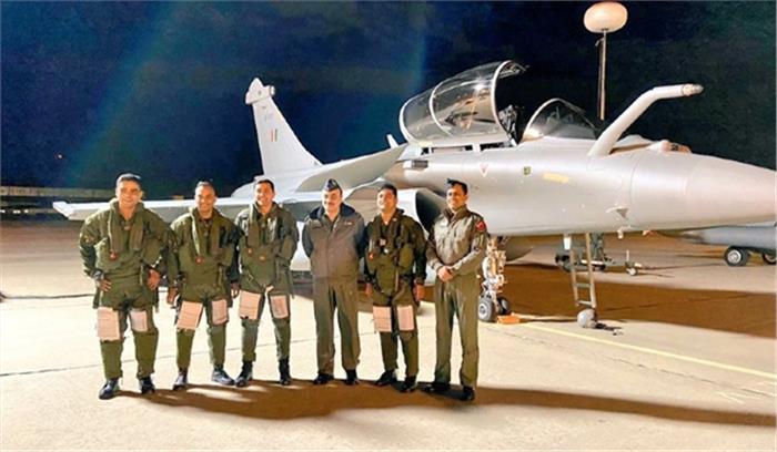 राफेल लड़ाकू विमानों का दूसरा जत्था भारत पहुंचा राफेल लड़ाकू विमानों का दूसरा जत्था भारत पहुंचा