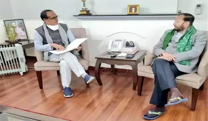 केंद्रीय मंत्री जावड़ेकर से मिले एमपी के सीएम शिवराज
