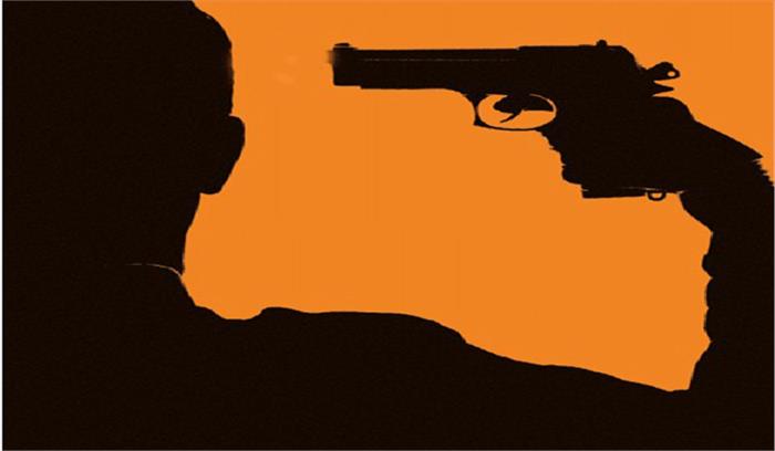 नई दिल्ली : छतरपुर इलाके में प्रॉपर्टी डीलर ने मारी खुद को गोली, पुलिस जांच में जुटी नई दिल्ली : छतरपुर इलाके में प्रॉपर्टी डीलर ने मारी खुद को गोली, पुलिस जांच में जुटी