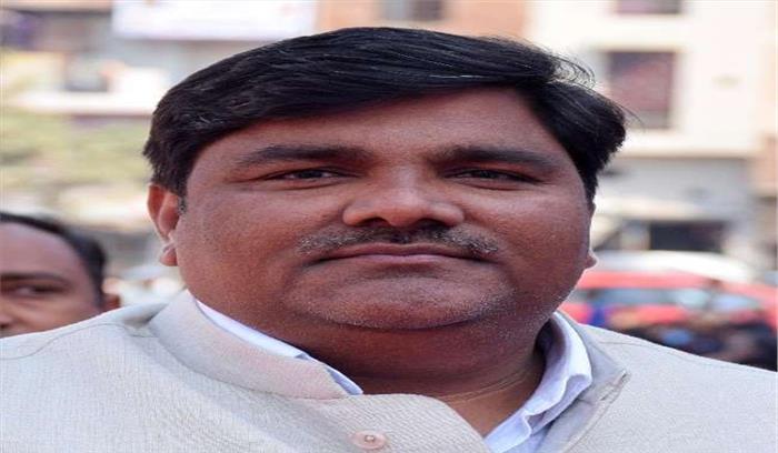 ताहिर हुसैन की सदस्यता समाप्त करने की मांग