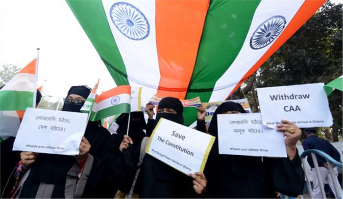 जामिया में 100 मीटर लंबे तिरंगे के साथ प्रदर्शन