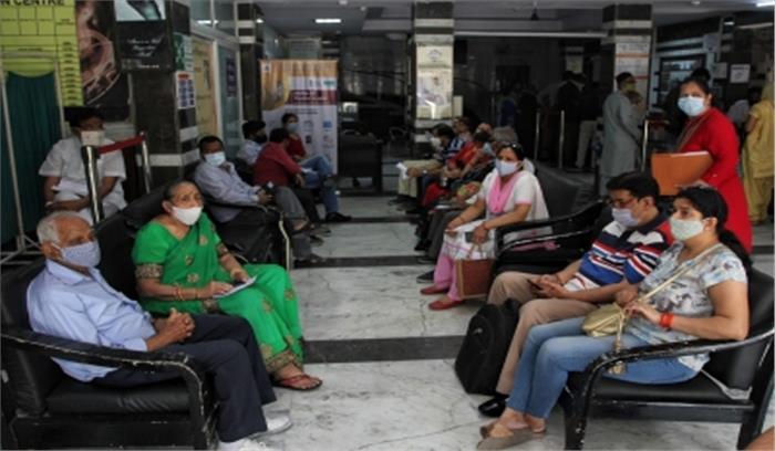 वैक्स फेज-3 : लाभार्थी टीका लगवाने में दिखा रहे उत्साह