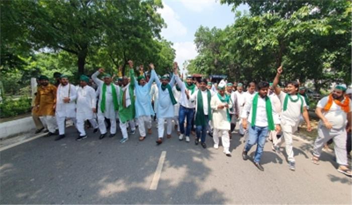 किसानों ने सरकार के झूठ का मुंहतोड़ जवाब दिया : योगेंद्र यादव किसानों ने सरकार के झूठ का मुंहतोड़ जवाब दिया : योगेंद्र यादव