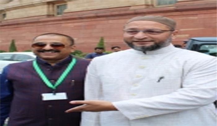 लोकसभा : ओवैसी ने जय श्रीराम, वंदे मातरम् के नारों के बीच शपथ ली