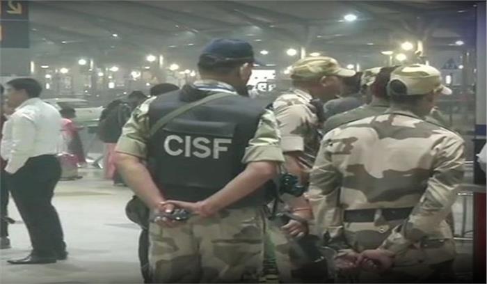 इंदिरा गांधी अंतर्राष्ट्रीय हवाई अड्डे पर संदिग्ध बैग मिलने से हड़कंप, घटनास्थल पर पहुंचा अफसरों का हुजूम 