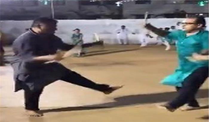 आनंद महिंद्रा ने शेयर किया गरबा करते पुरुषों का वीडियो