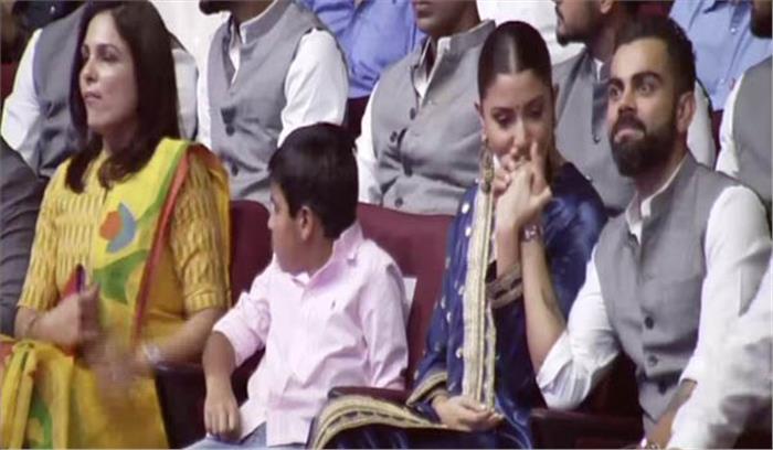 विराट और अनुष्का के इस वायरल वीडियो ने जीता लोगों का दिल विराट और अनुष्का के इस वायरल वीडियो ने जीता लोगों का दिल