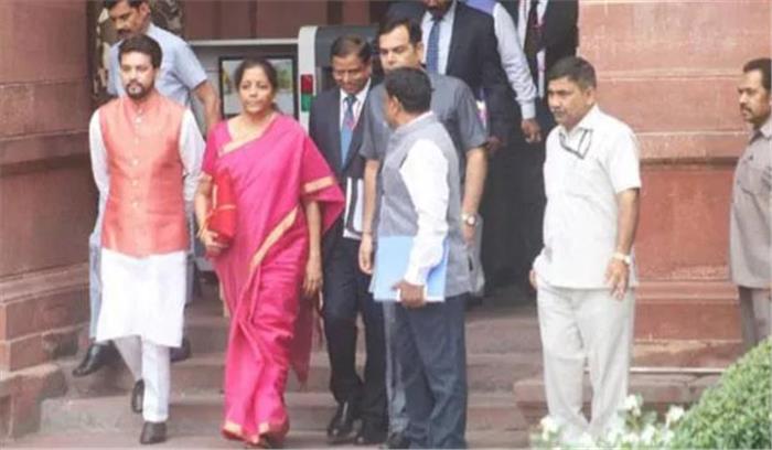 आम बजट : सीतारमण ब्रीफकेस परंपरा तोड़ बहीखाता लाईं