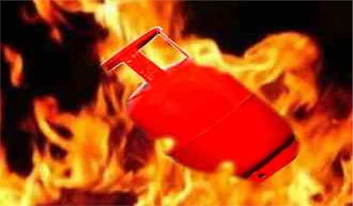 करावल नगर में सिलेंडर फटने से दो लोगों की मौत