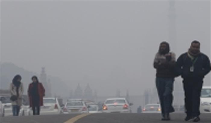 दिल्ली में हल्का कोहरा, अत्यंत खराब श्रेणी में पहुंचा एक्यूआई