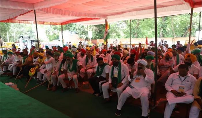 किसान संसद में कृषि मंत्री को देना पड़ा इस्तीफा