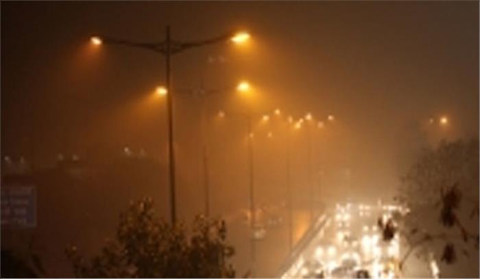 दिल्ली में कोहरा, एक्यूआई में सुधार