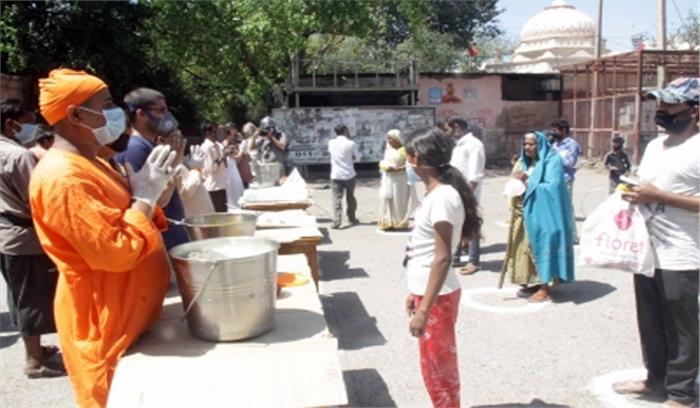 दिल्ली सरकार रोजाना लगभग 6.5 लाख लोगों को दोनों समय खाना दे रही
