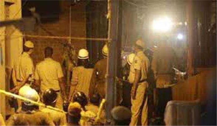 सीलमपुर में इमारत ढहने से 2 की मौत 3 घायल