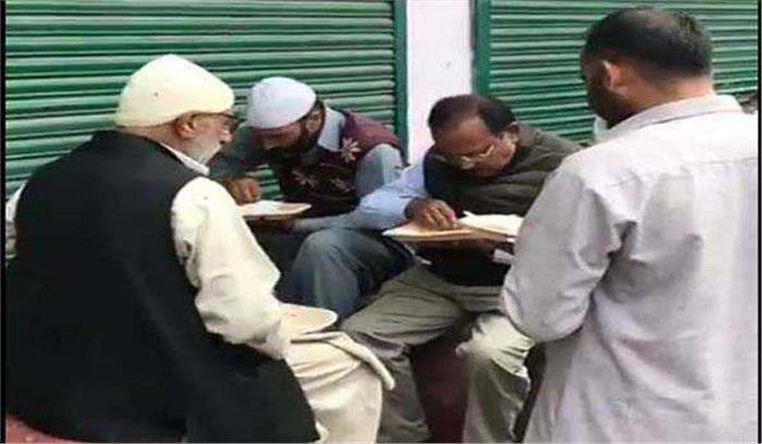 आजाद ने डोभाल के कश्मीरी लोगों के साथ खाने को लेकर निशाना साधा आजाद ने डोभाल के कश्मीरी लोगों के साथ खाने को लेकर निशाना साधा