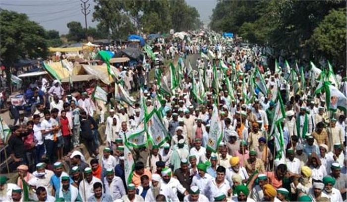 दिल्ली की ओर कूच कर रहे किसानों को उप्र सीमा पर रोका गया 