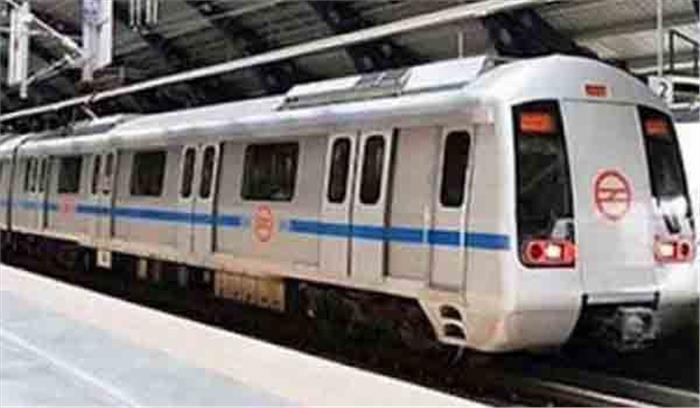 दिल्ली मेट्रो तकनीकी खामी से प्रभावित, बहुत से लोग फंसे